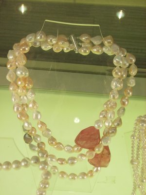 buckingham-palace-pearls-and-gems buckingham-palace-pearls-and-gems