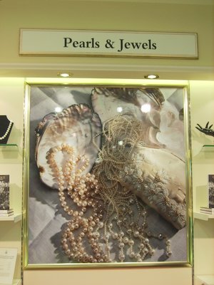 buckingham-palace-pearls-and-gems buckingham-palace-pearls-and-gems