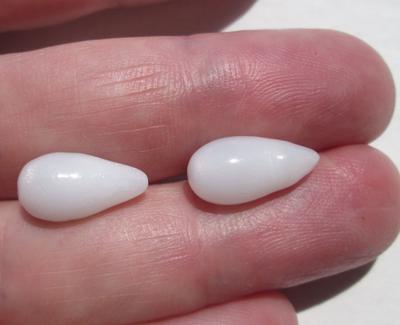 2 Amazing Drop Clam Pearls with Flame 10 carats total 14mm