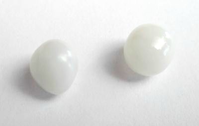 2 Clam Pearls 3+ carats - for Sale