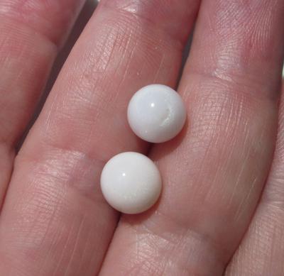 2 Clam Pearls Off Round Shape 9 carats total