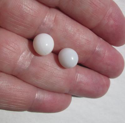 2 Clam Pearls Off Round Shape 9 carats total