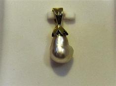 Natural Pearl Pendant