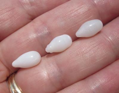 3 Drop Shaped Clam Pearls with Flame 9 carats - Total