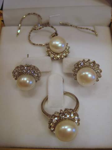 4 Piece Pearl set 4 Piece Pearl Set