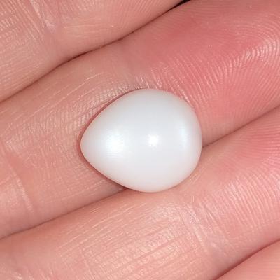 A Clam Pearl Drop of 13+ ct with Flame