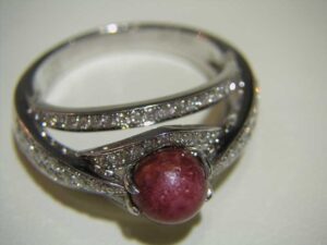 Ring with lion’s paw pearl (approximately 10 mm). Photo courtesy Fiore