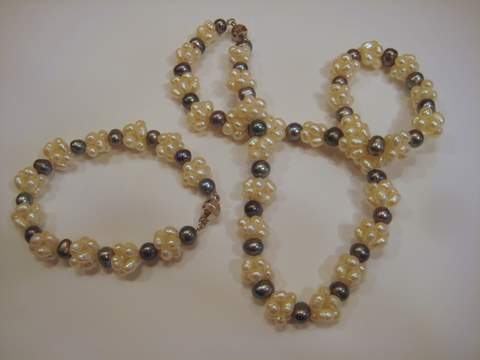 Black and white pearl set Black and white pearl set