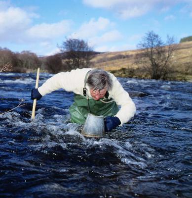 Bill Abernethy, pearl fisherman in April 1989 (photo: http://www.dailyrecord.co.uk)