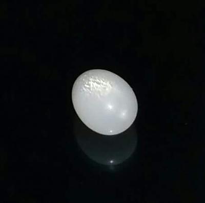 Clam Pearl 2.60 ct 8.08mm with Flame