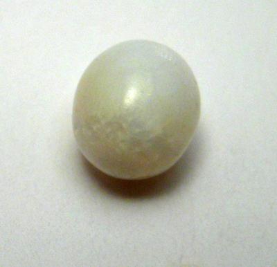 2.5 carat clam pearl