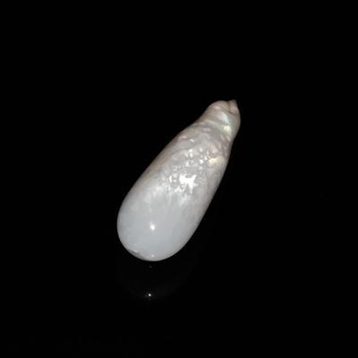 Clam Pearl 9.4 ct with Flame