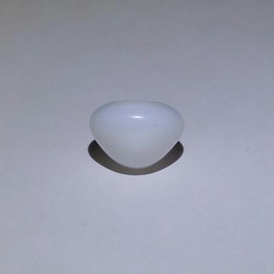 Clam Pearl Button with Flame 4+ ct