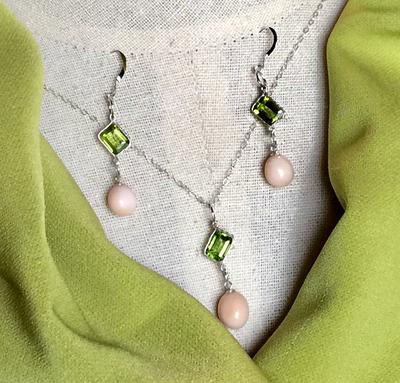 Conch Pearl Necklace & Earring Set with Peridots