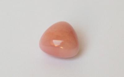 Pink conch pearl triangle