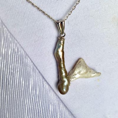 Dragonfly USA Natural Freshwater Pearl Pendant