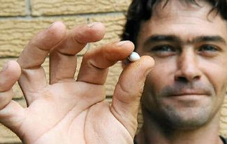 Dan McAlpine & his Natural Pearl (photo: NewsMail.com)