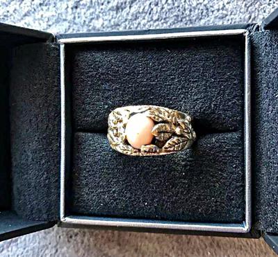Handmade conch men's ring with leaf engravings 