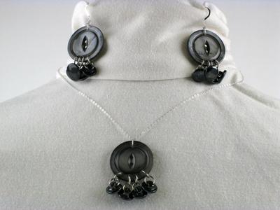 Muscatine Black Pearl Button Necklace & Earring Set