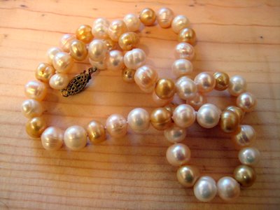 Multi-colored pearl necklace