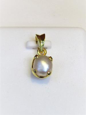 Natural 1.17 carat Basra Pearl Pendant on 18k Gold