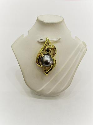 Natural 2.02 carat Basra Pearl Silver Colored 7mm on 18k Gold