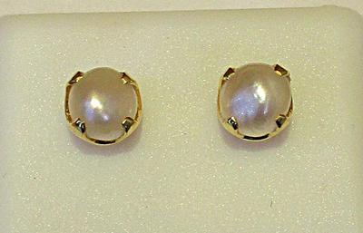 Natural Basra Pearl Earrings Light Cream on 18k Gold 