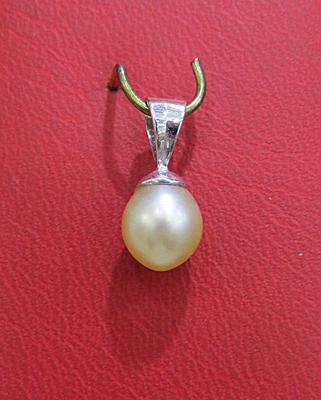 Natural Basra Pearl Pearl Pendant on White Gold for Sale