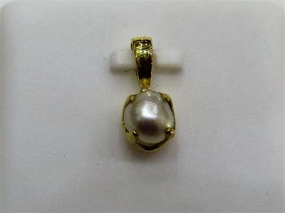 Natural Basra Pearl Pendant 1 carat