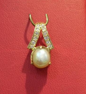 Natural Basra Pearl Pendant with Diamonds