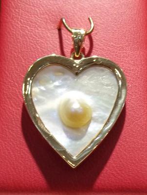 Natural Blister Pearl Shell Heart Pendant