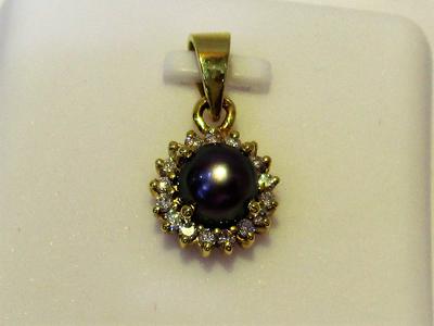 Natural Grey Pearl Pendant with Diamonds