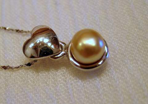 Oriental pearl pendant