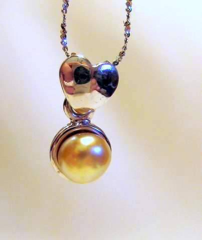 Oriental pearl pendant necklace Oriental pearl pendant necklace