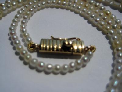 Natural pearl necklace with 18K gold clasp