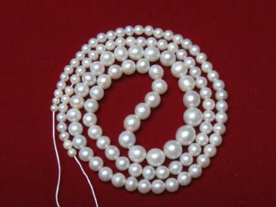 Natural pearl necklace