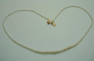 Natural pearl necklace