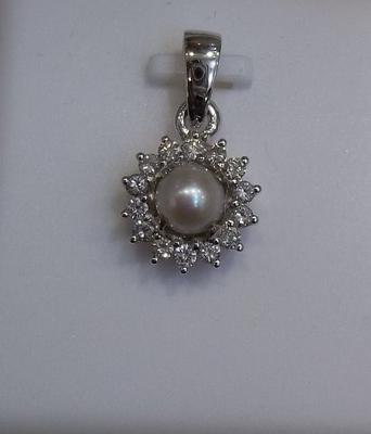 Natural Pearl Pendant with Diamonds in White Gold