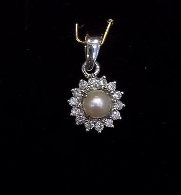 Natural Pearl Pendant with Diamonds in White Gold