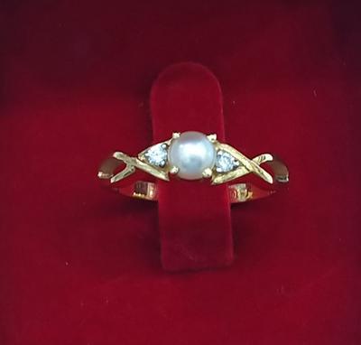 Natural Pearl Ring Basra Pearl and Diamonds