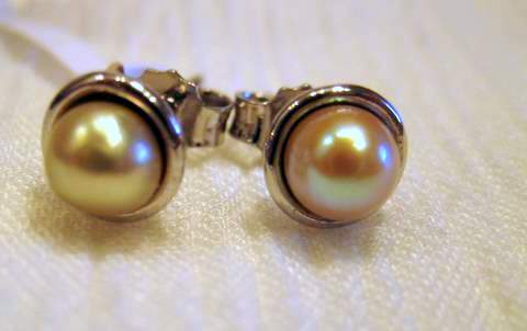 Natural Saltwater Pearl earrings Natural Saltwater Pearl earrings