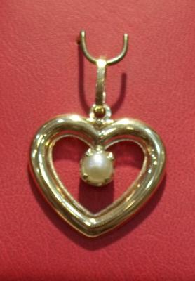 Natural Persian Gulf Pearl in 18K Gold Heart Pendant