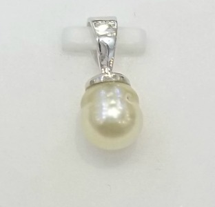 1.63ct  Natural Persian Gulf Pearl Pendant