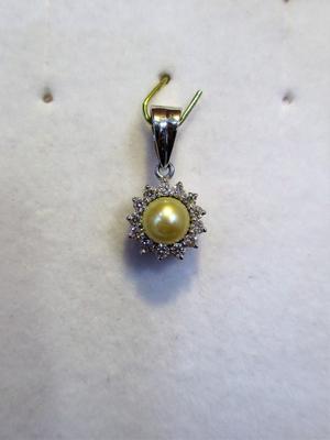 Natural Round Basra Pearl Pendant with Diamonds