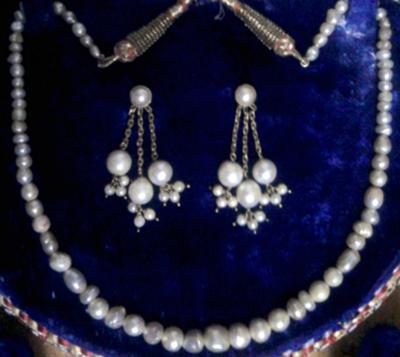 Natural pearl necklace