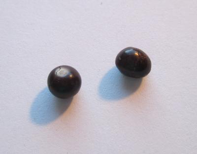 Pair Pen Pearls 2.65 carats Dark Color