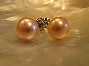 Peach Pearl Earrings