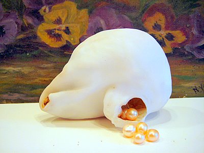Large Tridacna Gigas Pearl with Cultured Freshwater Pearls