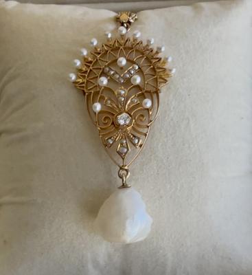 antique gold lavalier pendant with natural pearl