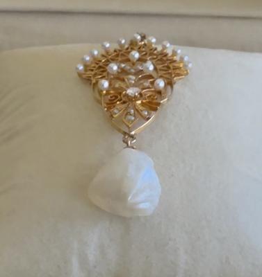 antique gold lavalier pendant with natural pearl